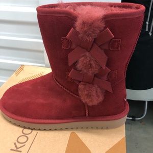 Koolaburra by UGG burgundy shirt boot